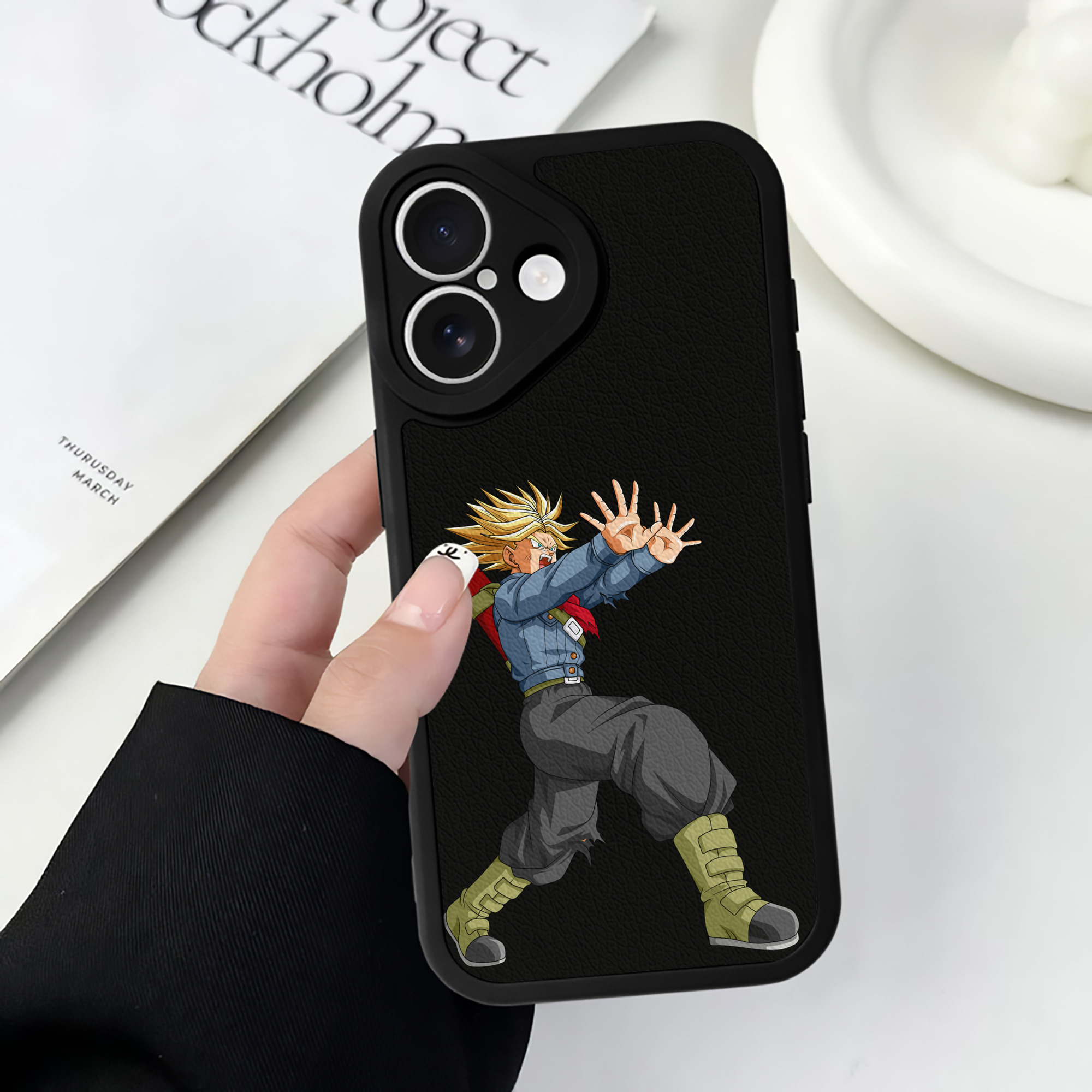 （画像用） ドラゴンボール トランクス（Torankusu）DRAGON BALL Trunks 【iPhone 16シリーズ対応】シリコンスマホケース（レザー調） 材質：シリコン